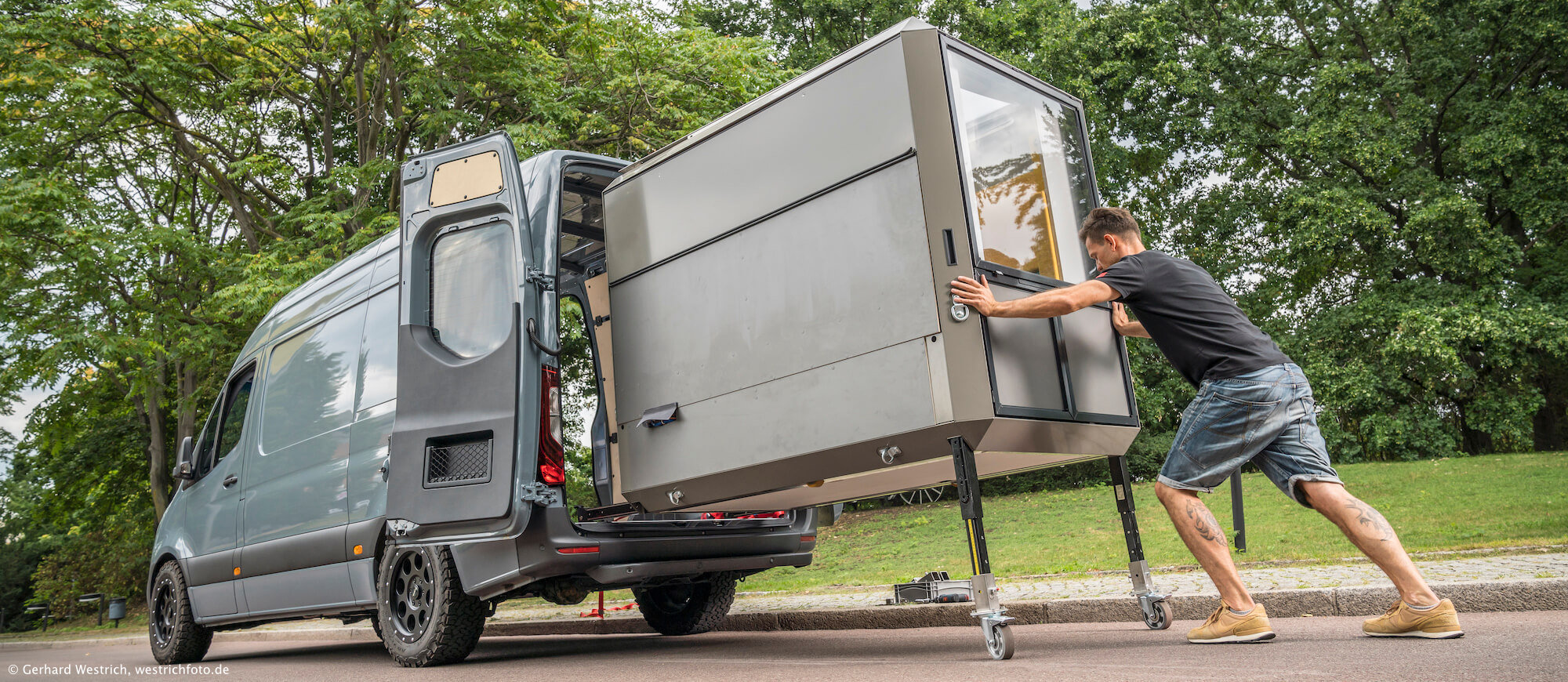 Fahrzeuge mehrfach nutzen  Umbau zum Camper oder zur Werkstatt in einfach  - PlugVan